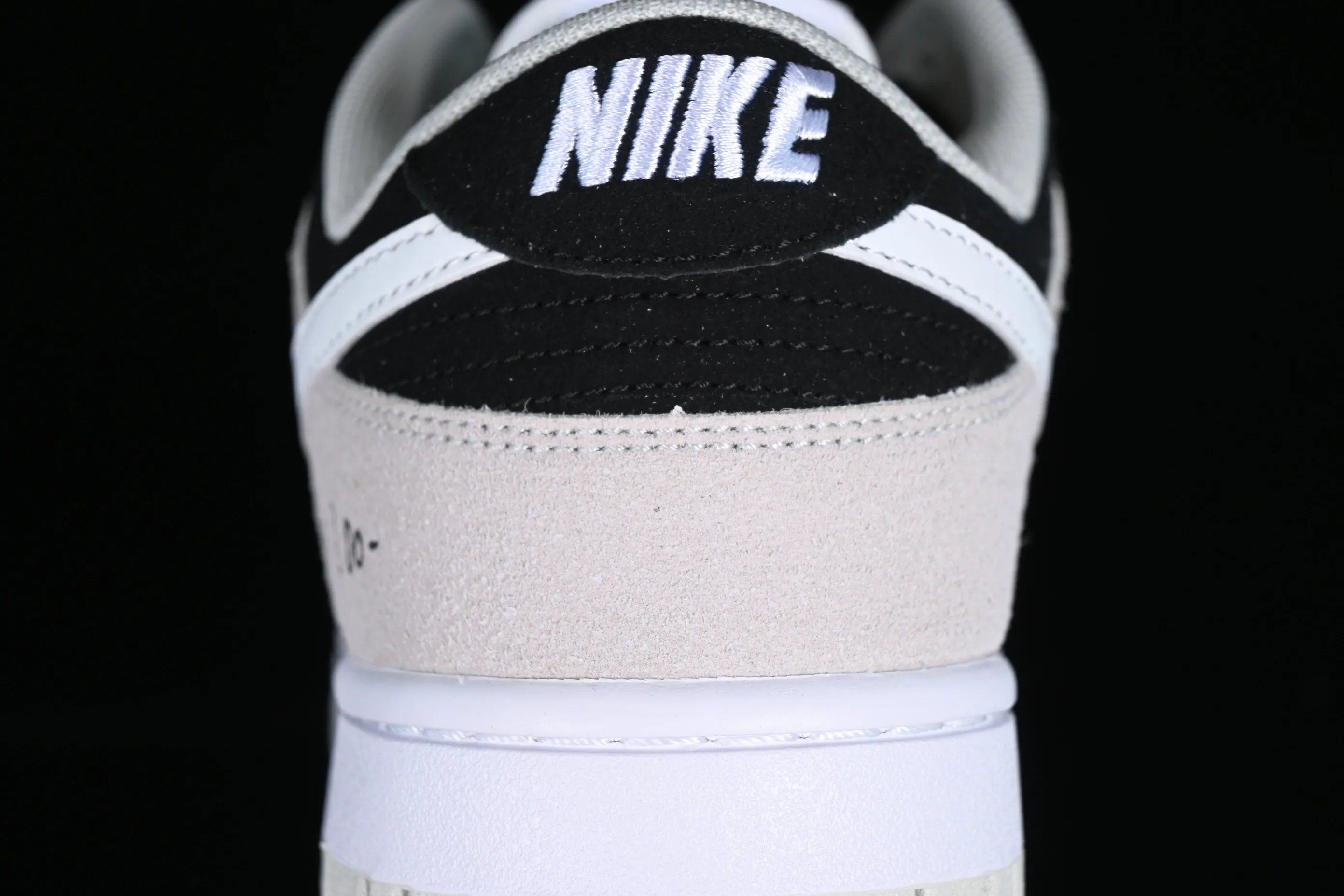 All Categories Nk SB Dunk Series Nk SB Dunk Low Low-top sneakers Cost-effective version Nk Dunk Low Black dust color SB smashed backboard fashion casual sneakers DO9776-001